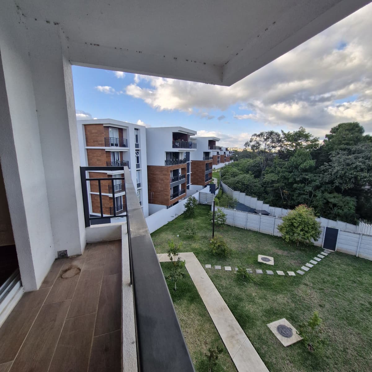 Apartamento en venta en zona 16 Senderos - foto 1