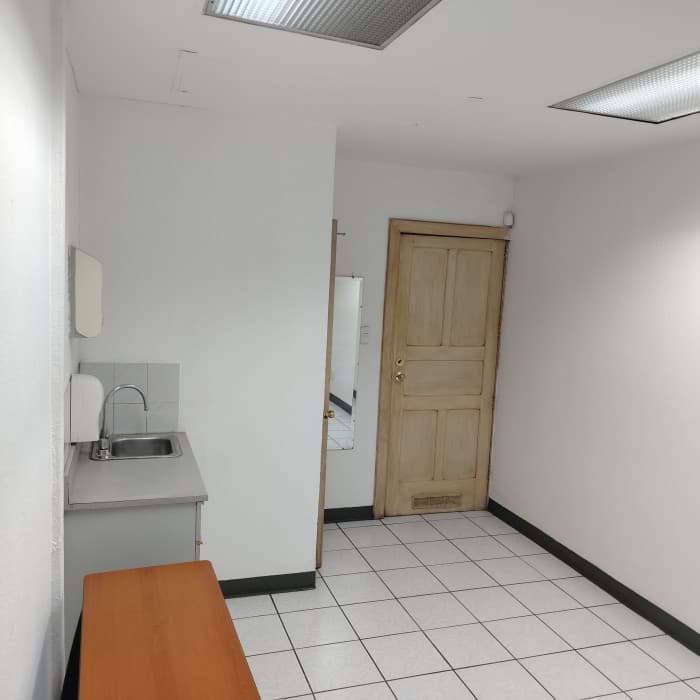 Oficina en Renta, en zona 10, ideal para Médicos  - foto 1