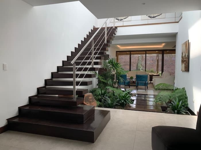 VENTA CASA en planos exclusivo condominio en zona 16  - foto 1