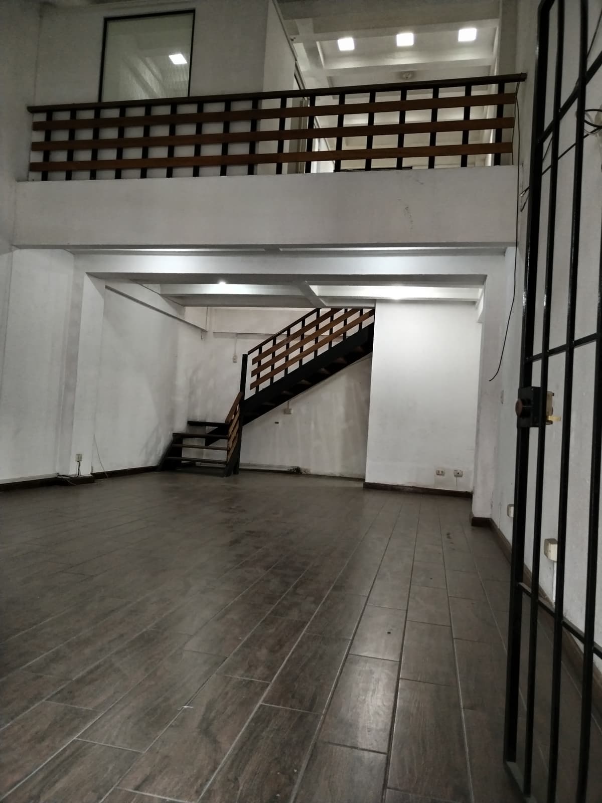Local Comercial en el limite de Zona 10 y Zona 15  - foto 1