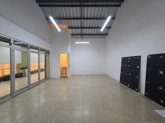 Local en renta en Comercial Ciudad San Cristobal - foto 1