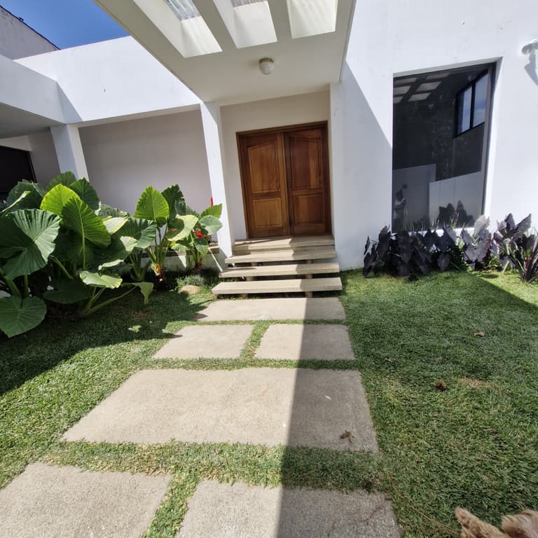 Elegante casa en Renta en Km. 8.5 Carretera al Salvador - foto 1