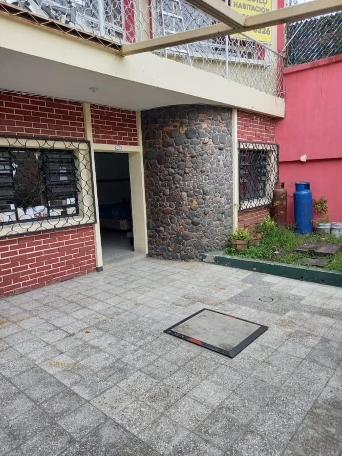 VENTA casa uso comercial en zona 12 entorno El Carmen - foto 1