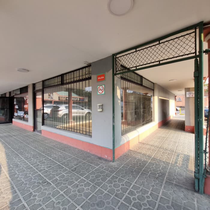 Local Comercial en el limite de Zona 10 y Zona 15  - foto 1