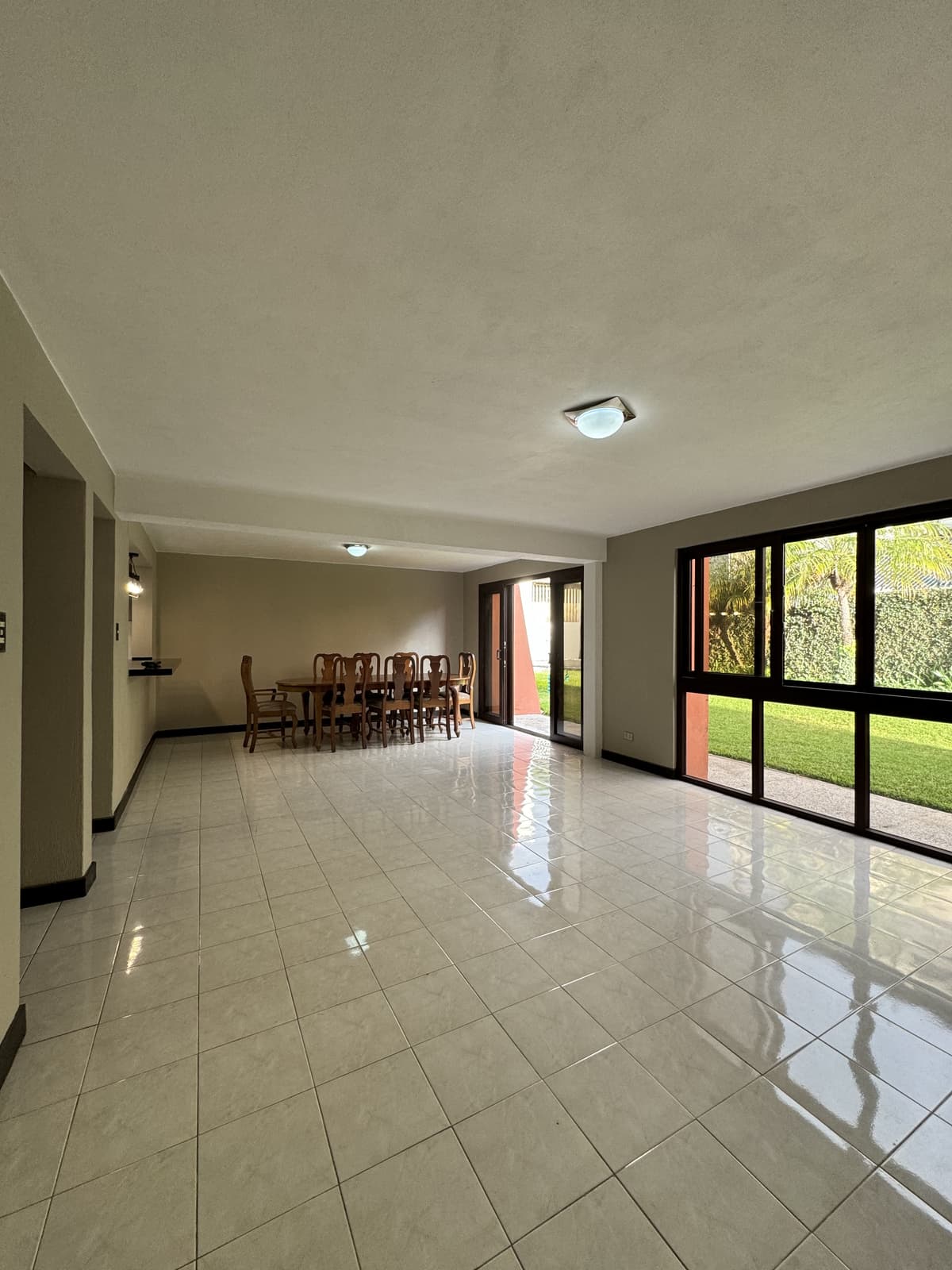 Casa tipo townhouse en Renta zona 15 Vista Hermosa 2. - foto 1