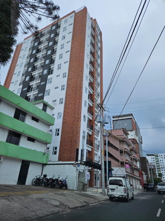 Apartamento en venta en edificio Nuevo en zona 12. - foto 1