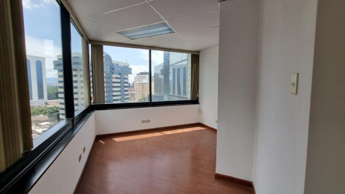 Oficina en renta Edificio de zona 10. - foto 1
