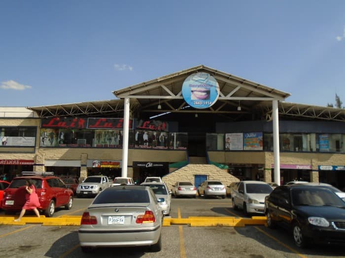Renta Local en 2 Nivel Plaza Comercial en San Cristobal - foto 1