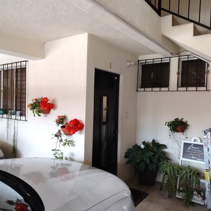 Venta Casa grande con apartamentos en zona 12 - foto 1