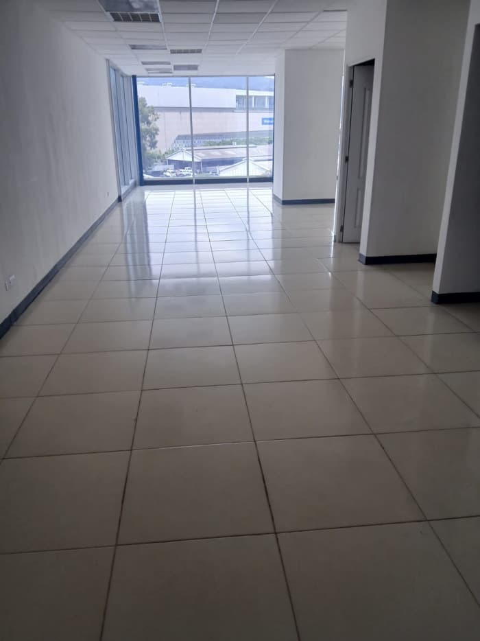 Oficina en renta Edificio en zona 10  - foto 1