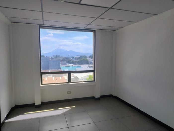 Oficina en Edificio Corporativo en Renta en Zona 13 - foto 1