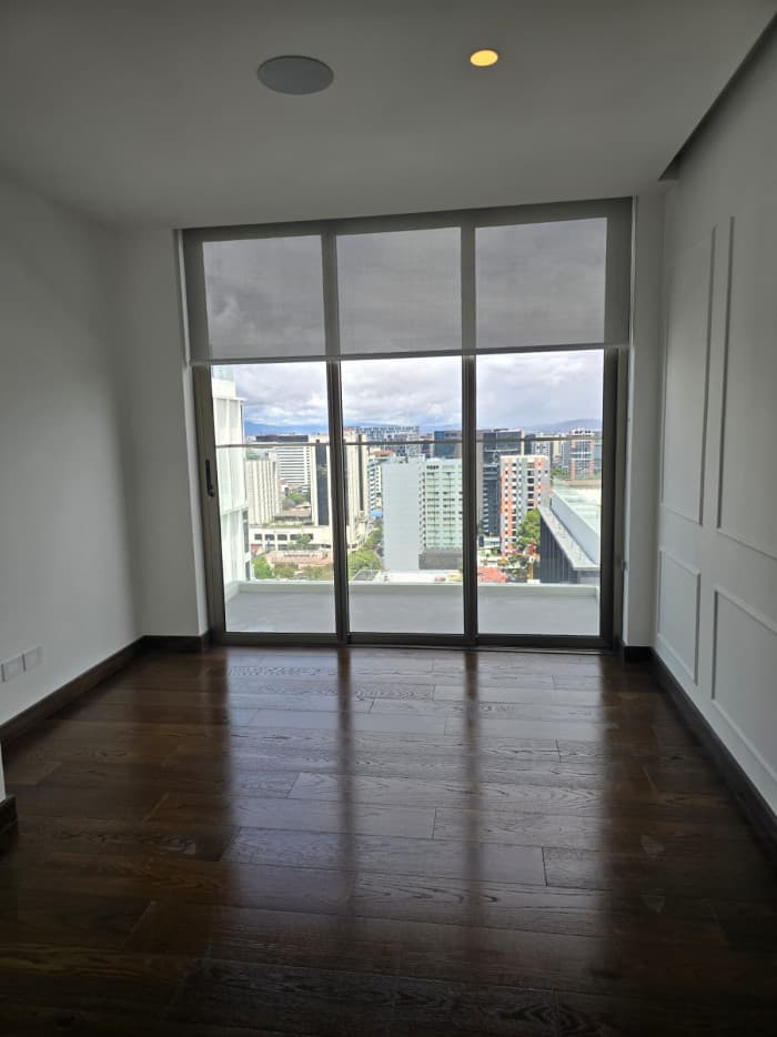 Apartamento en renta en zona 10 Athara - foto 1