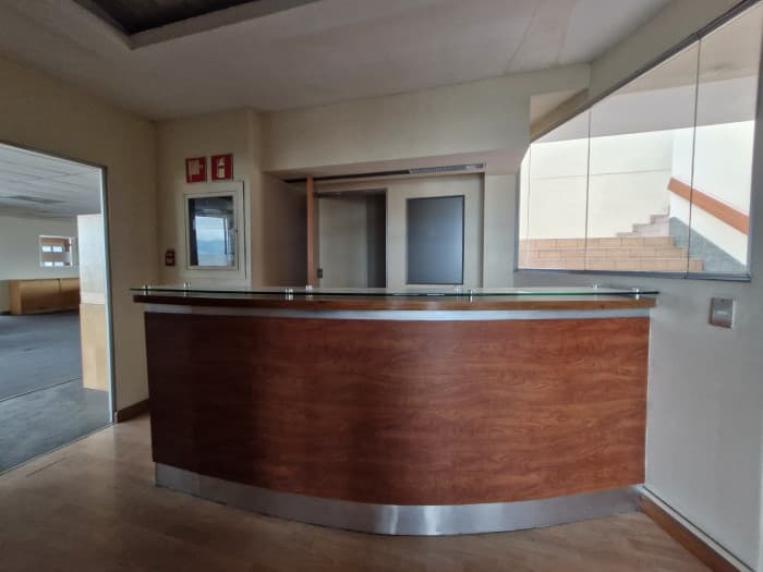Oficina en renta Pent House de edificio en zona 10. - foto 1