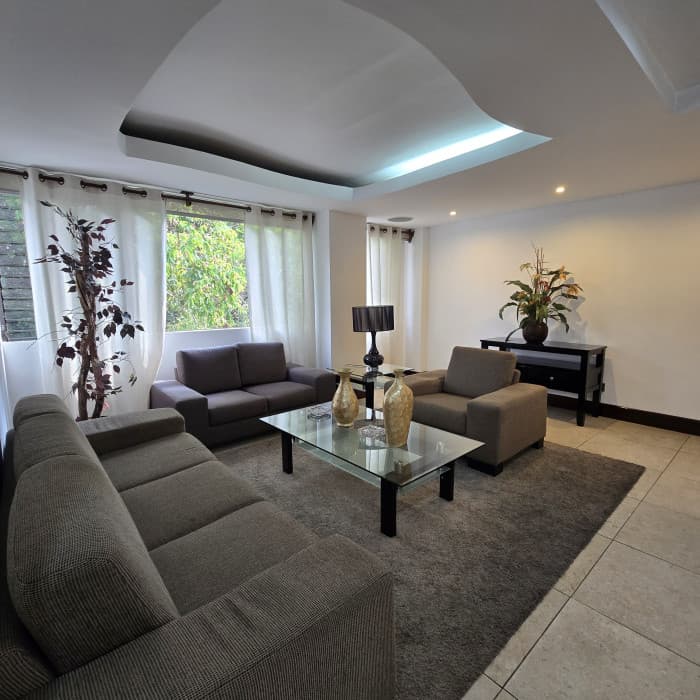 Apartamento Amueblado en Renta o Venta en Zona 10 - foto 1