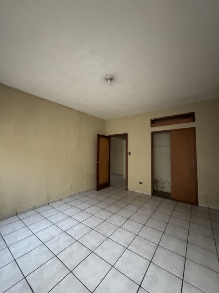 Casa en renta para oficinas y bodegas en zona 9 - foto 17