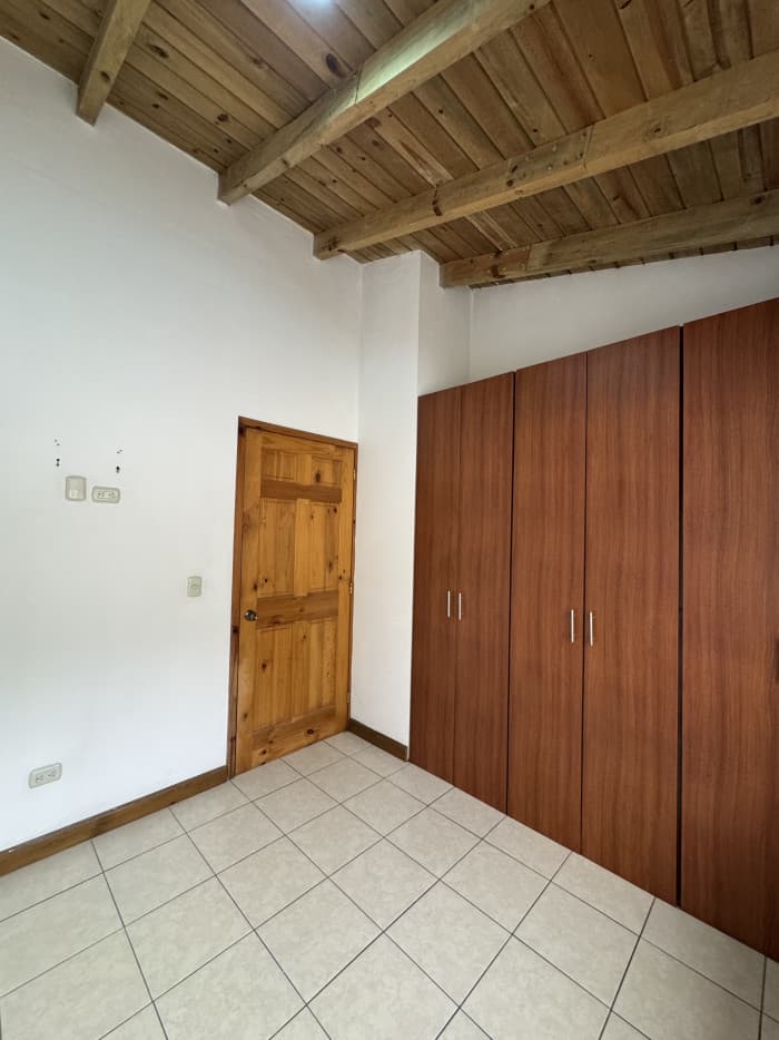 Casa en renta condominio Zona 16 Blvd. Acatán - foto 9