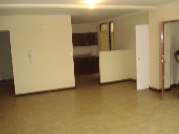 Apartamento en renta en zona 10 cerca de la UFM - foto 2