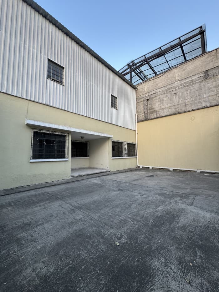 Casa en renta para oficinas y bodegas en zona 9 - foto 8