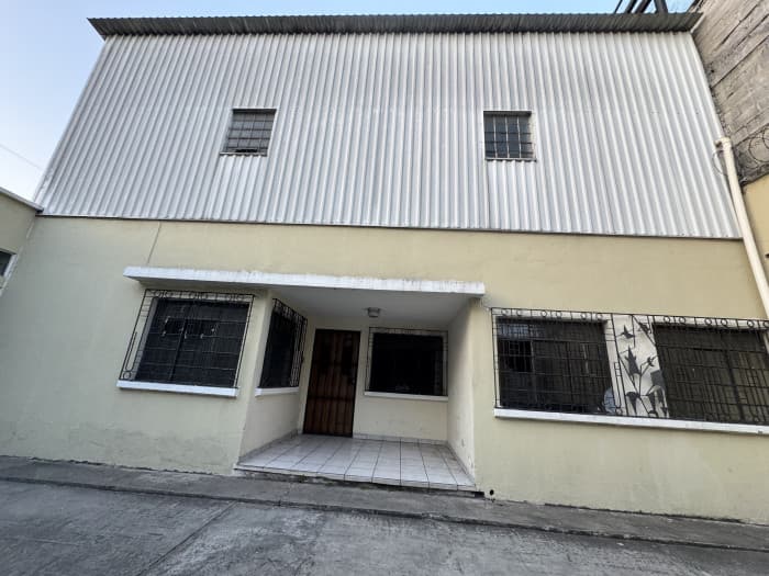 Casa en renta para oficinas y bodegas en zona 9 - foto 11
