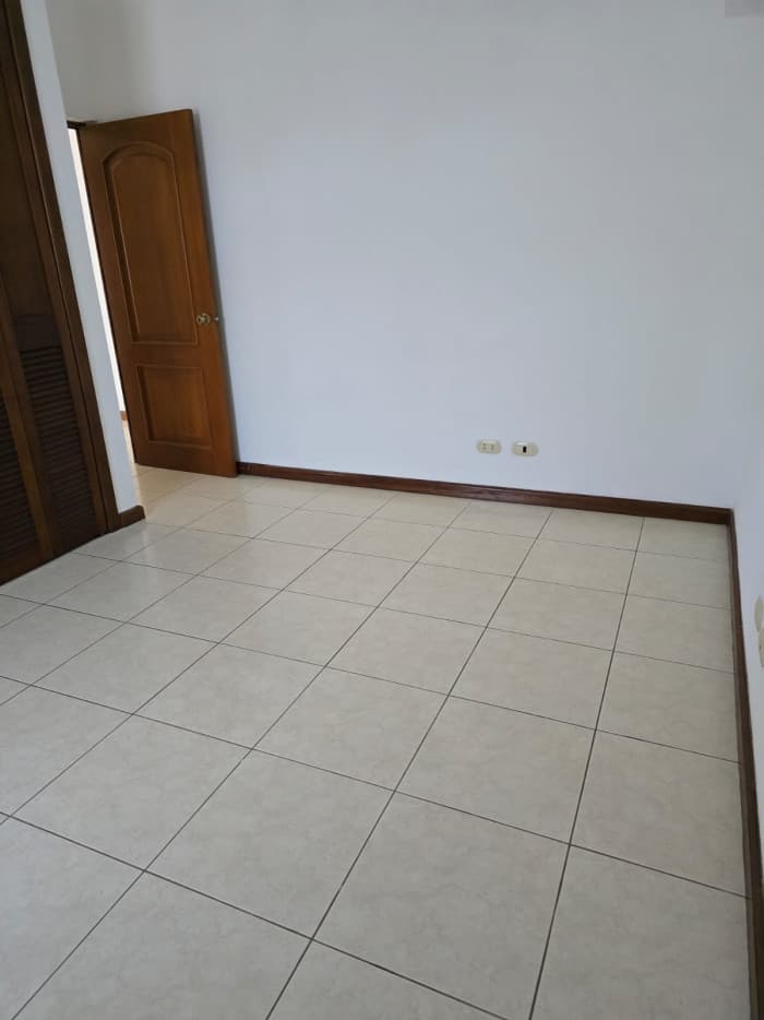 Casa en renta en zona 14 en Condominio - foto 15