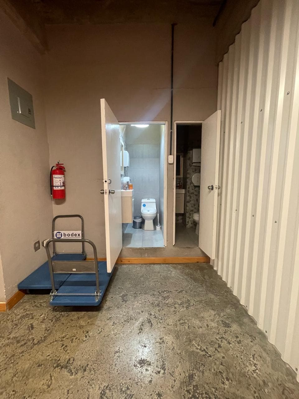 Alquiler de Minibodega en Montufar Zona 9 Guatemala - foto 2