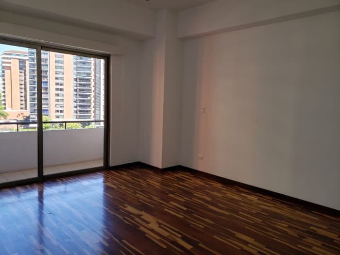 Apartamento en renta en zona 14, Torre Quattro - foto 3