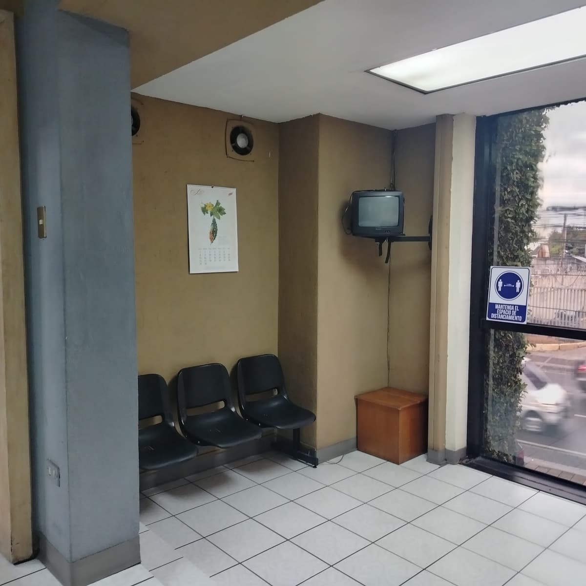 Renta de Oficina en zona 10 en la 6a avenida. - foto 2
