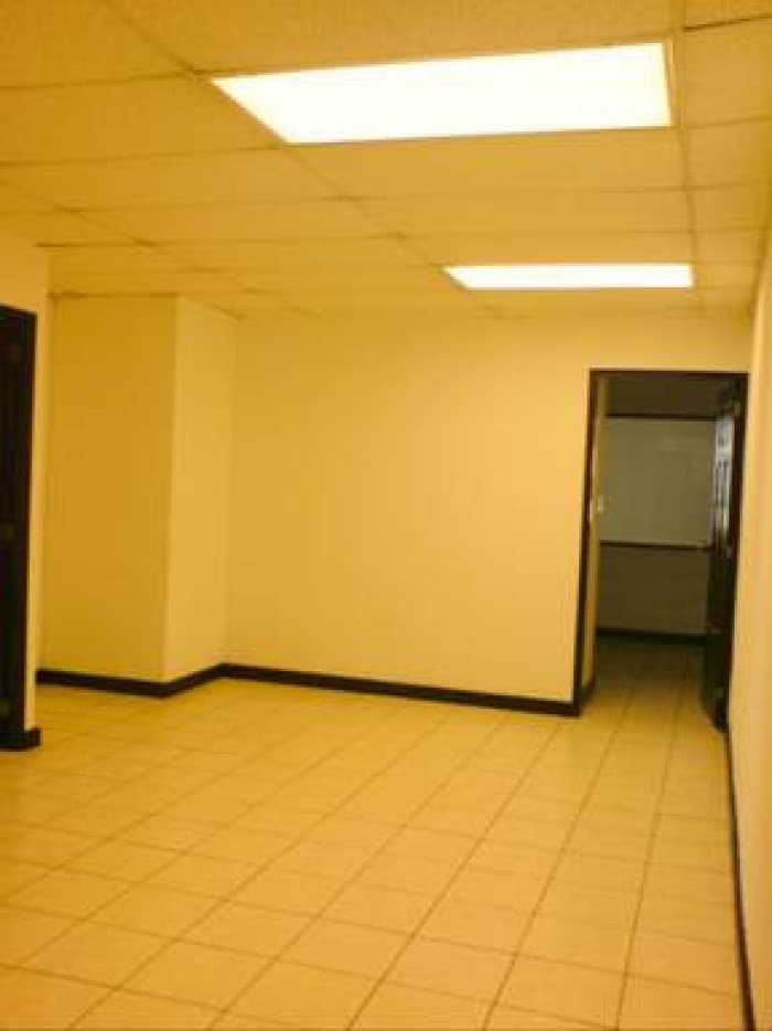 Oficina en Venta/Renta Centro Empresarial Zona 10  - foto 3