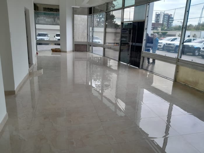 Local en VENTA / Renta en Edificio Oficinas Zona 15 - foto 3