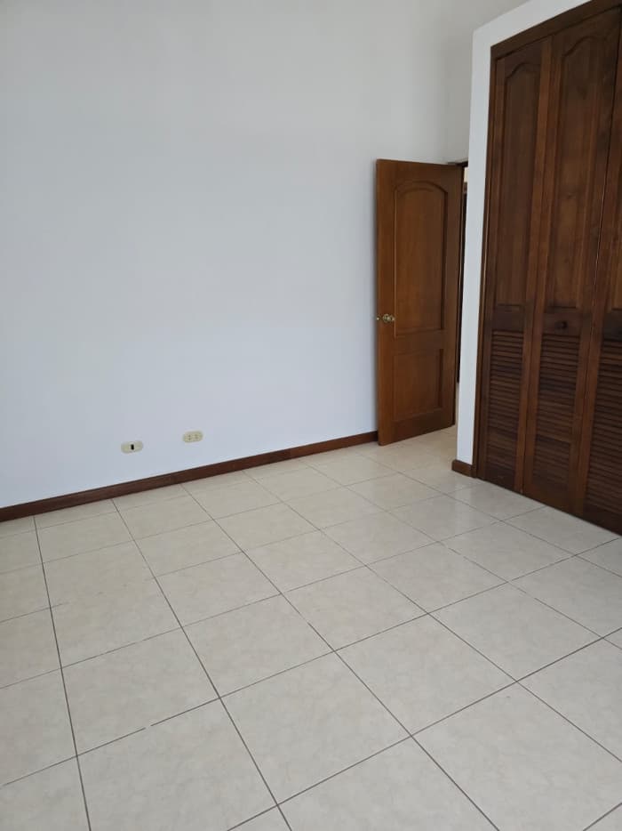 Casa en renta en zona 14 en Condominio - foto 16