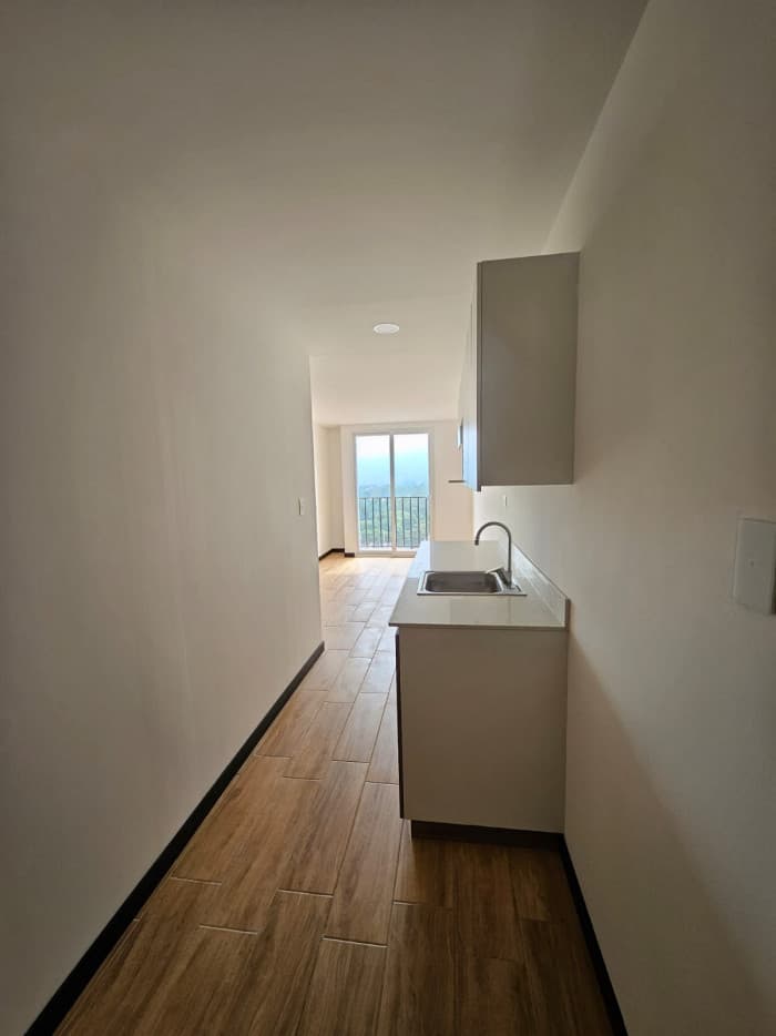 Apartamento en venta en edificio Nuevo en zona 12. - foto 2