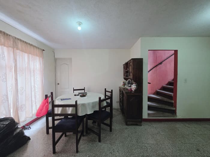 Casa en Venta con Apartamento y Locales en Zona 2 Mixco - foto 2