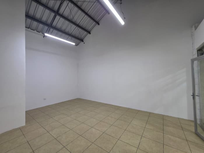 Alquiler Local en Comercial en Ciudad San Cristobal - foto 2