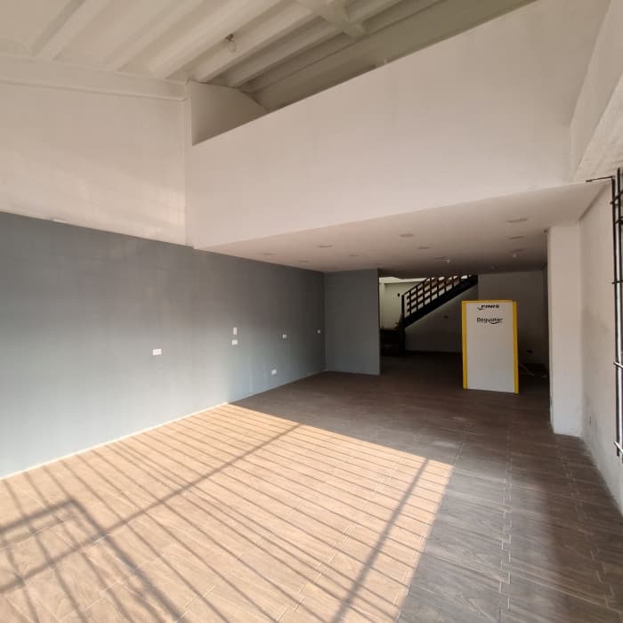 Local Comercial en el limite de Zona 10 y Zona 15  - foto 4