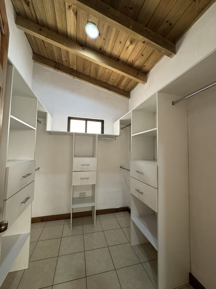Casa en renta condominio Zona 16 Blvd. Acatán - foto 12