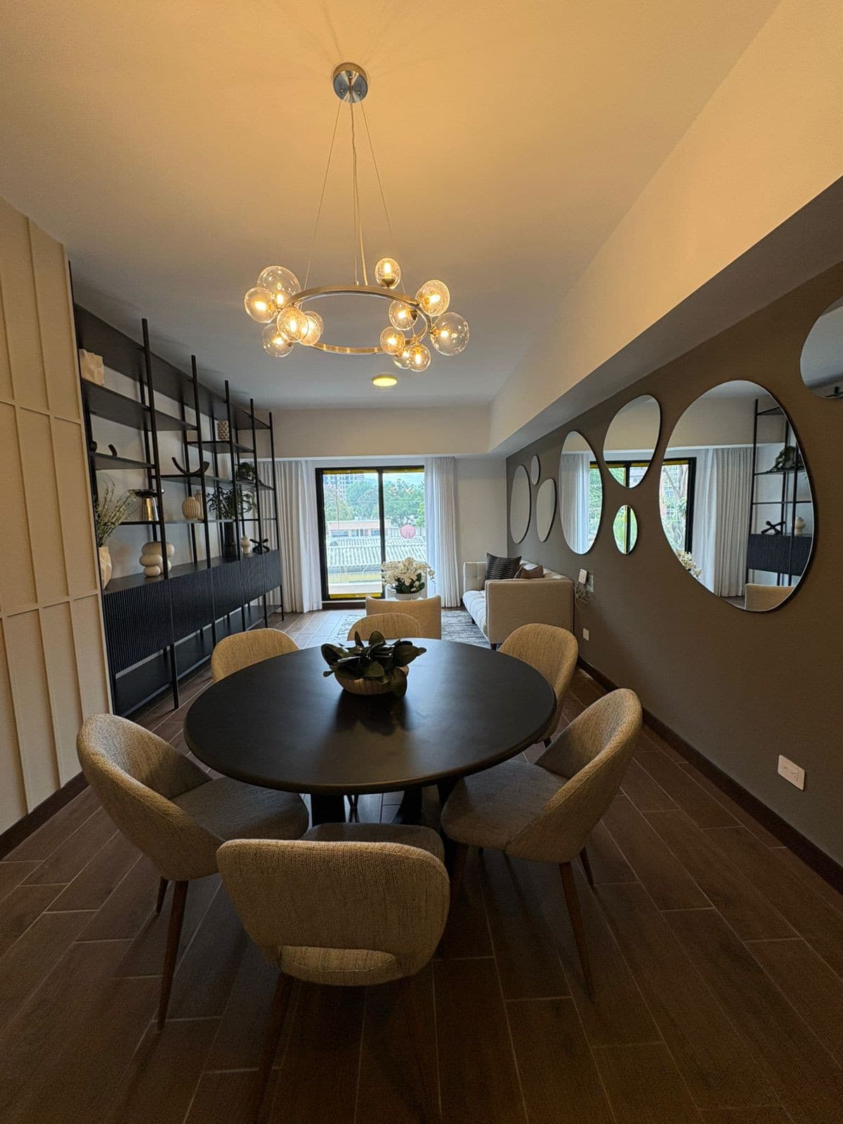Apartamento en Venta en Zona 10 cercano a Diagonal 6 - foto 2