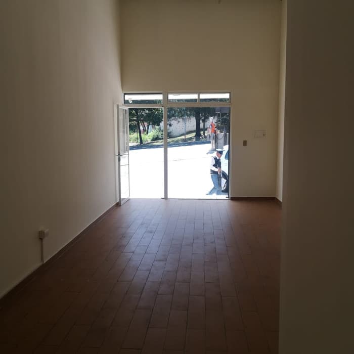 Local en renta Plaza Comercial zona 13 Av. Hincapie - foto 2