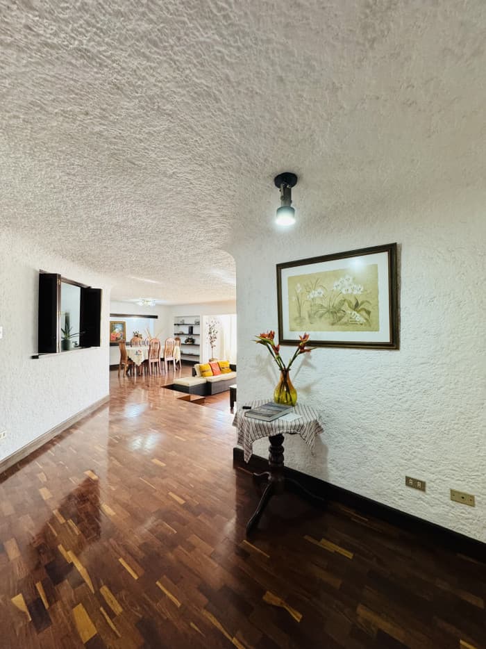 Apartamento Amueblado en Renta y Venta Zona 10  - foto 2