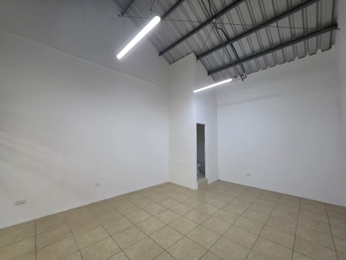 Alquiler Local en Comercial en Ciudad San Cristobal - foto 3
