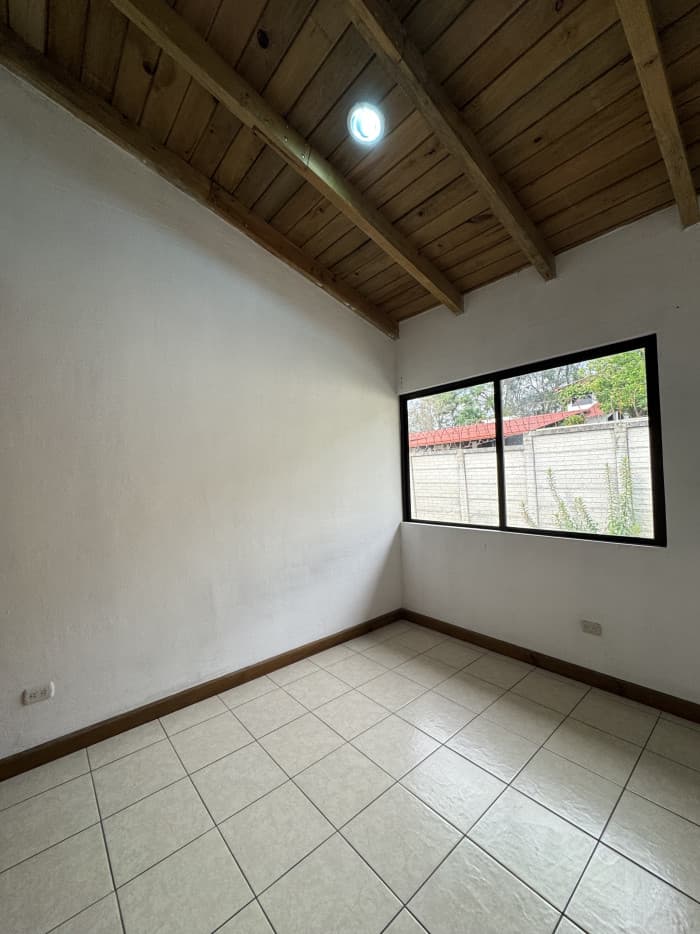 Casa en renta condominio Zona 16 Blvd. Acatán - foto 10