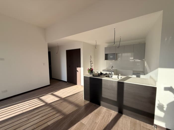 Apartamento en renta en zona 11 Edificio nuevo - foto 2