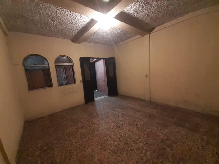 Propiedad En Venta con 4 Apartamentos Zona 3 Mixco - foto 3