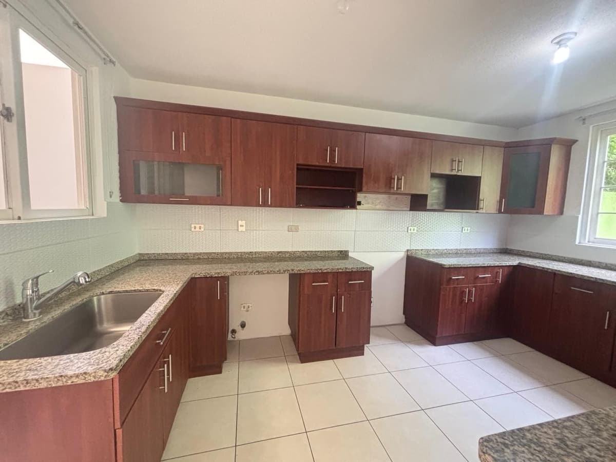 Casa en venta y renta condominio Entreverdes Fraijanes - foto 3