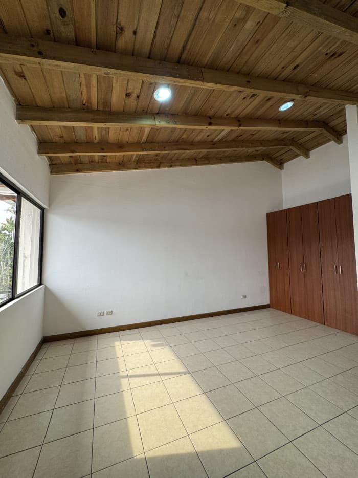 Casa en renta condominio Zona 16 Blvd. Acatán - foto 11