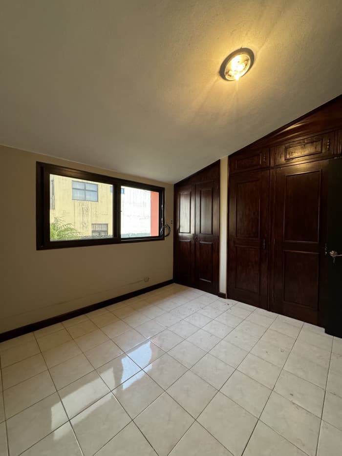 Casa tipo townhouse en Renta zona 15 Vista Hermosa 2. - foto 9
