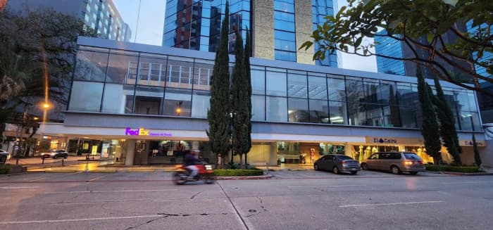 Oficina en renta Edificio de zona 10. - foto 4