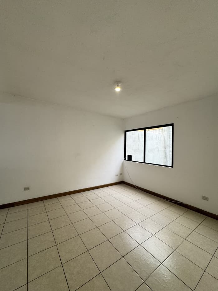 Casa en renta condominio Zona 16 Blvd. Acatán - foto 3