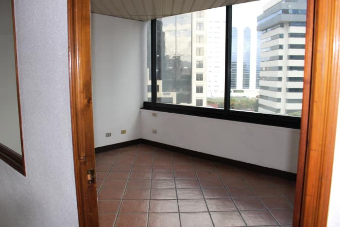 Oficina en renta Edificio de zona 10 - foto 3