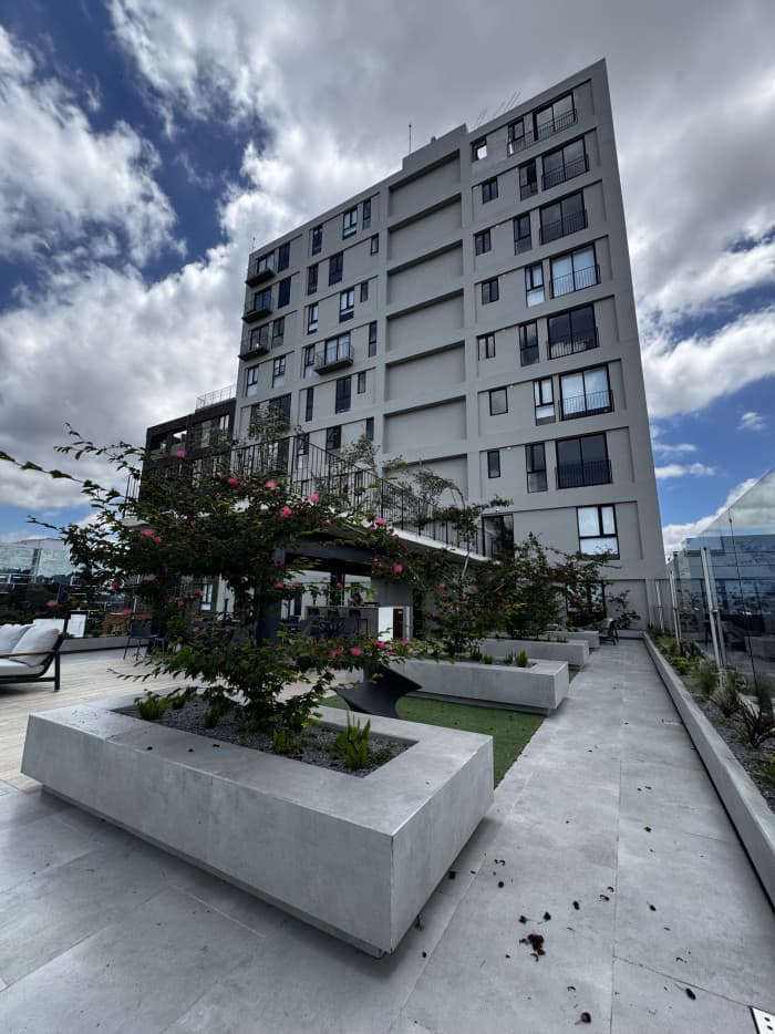 Apartamento Amueblado en venta en Zona 10 Nivel Medio - foto 2
