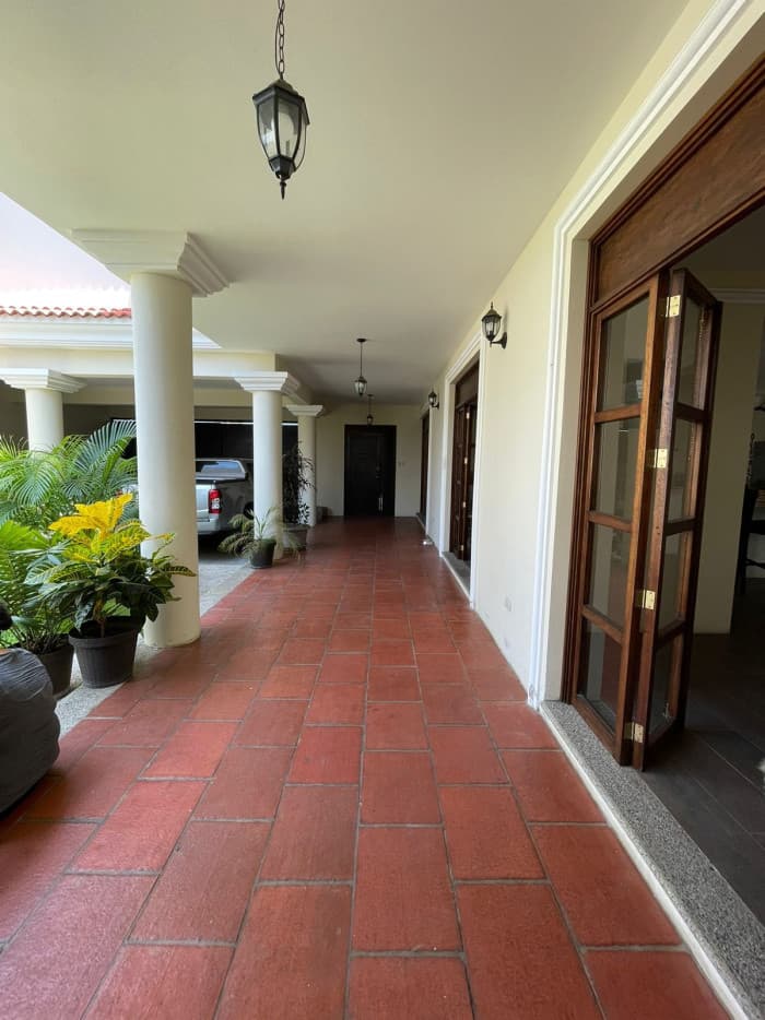 Casa grande en venta en Jutiapa sobre calle principal  - foto 3